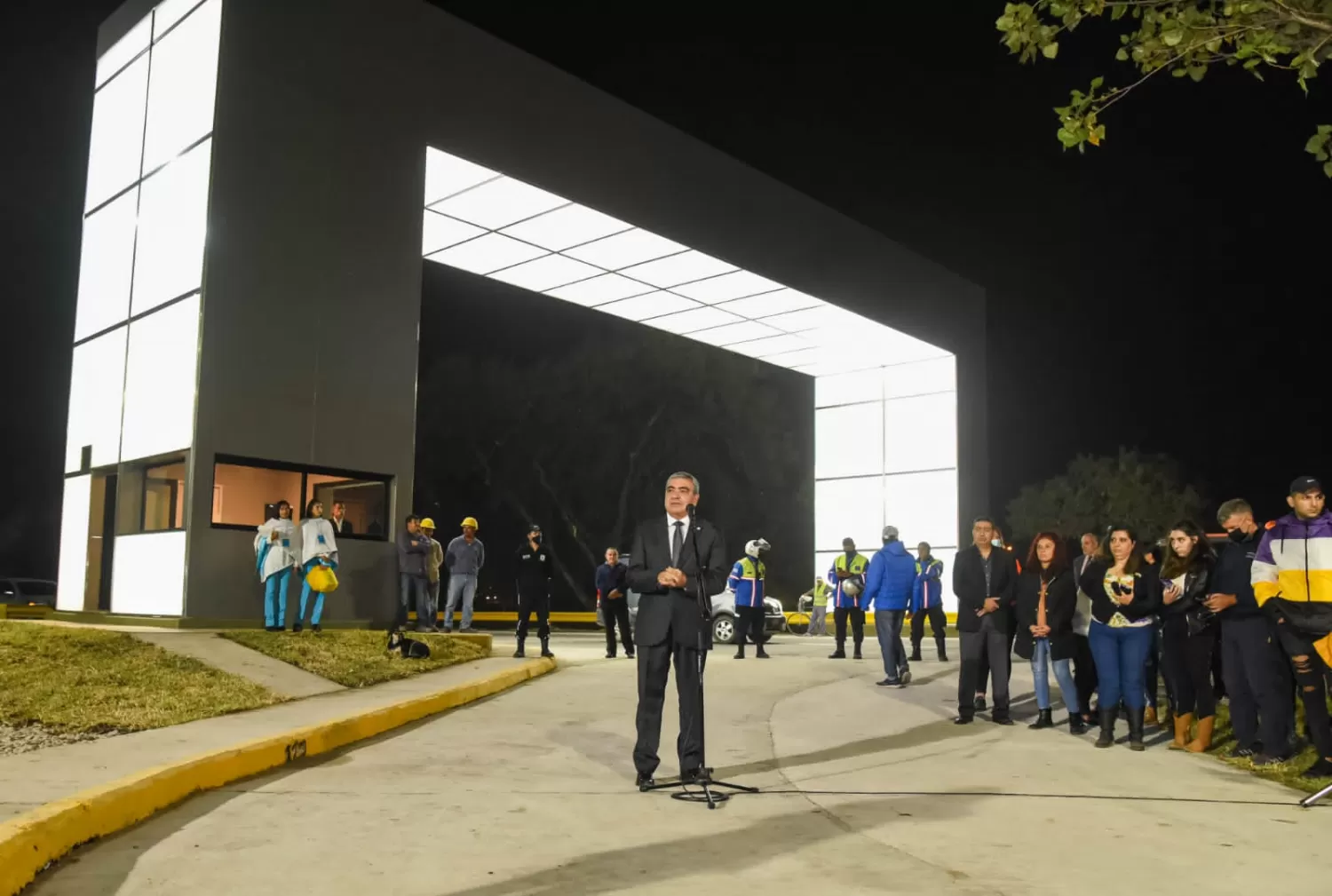 El intendente Alfaro, en la inauguración de las obras en San Cayetano.