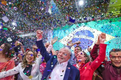 Brasil: Lula lanzó su candidatura presidencial  y prometió una revolución pacífica