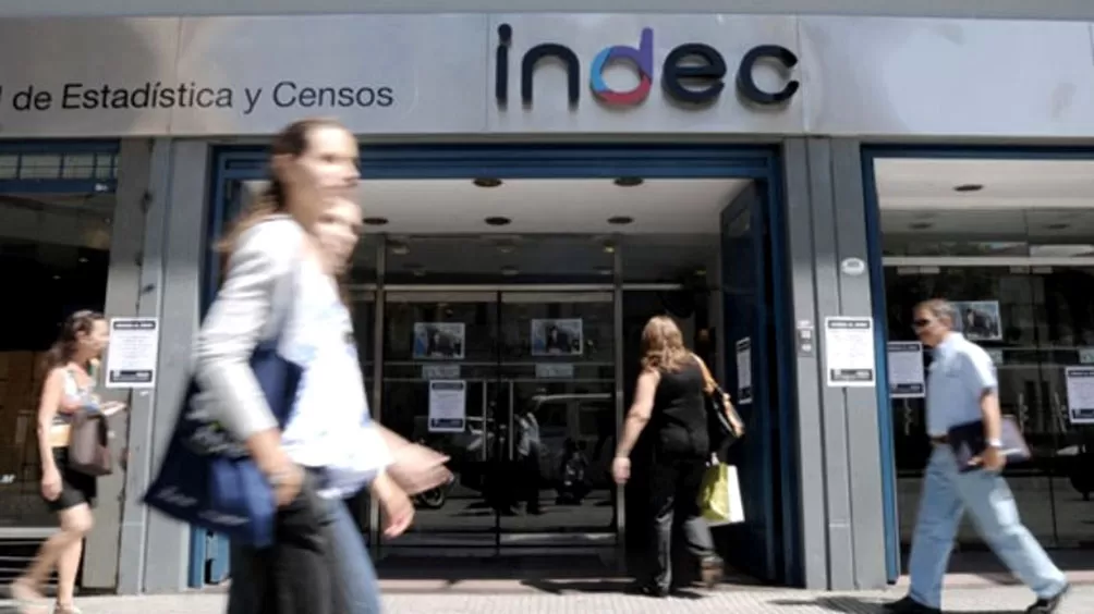 ESTIMACIONES. Mientras esperan las cifras del Indec, las consultoras proyectan que la inflación del cuarto mes estuvo entre el 4,8% y el 6,3%.  