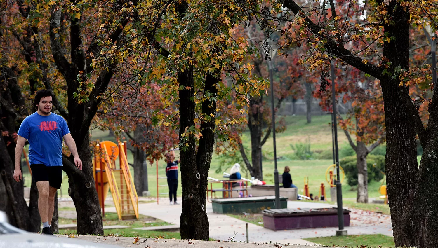 OTOÑO. Los días cálidos se extenderán por el resto de la semana en toda la provincia. 