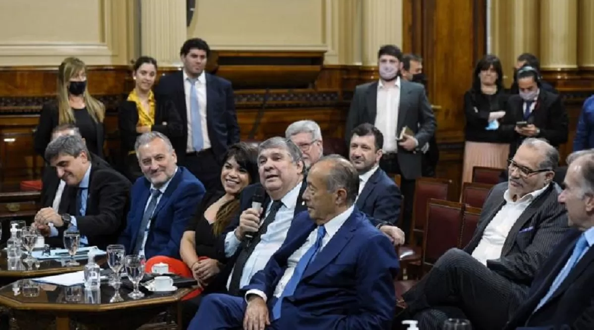  Senadores que forman parte de la Comisión de Agricultura, Ganadería y Pesca.