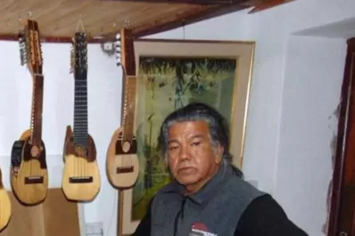 La historia del charango, desde la mulita a la madera