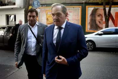 Presunto abuso sexual: Alperovich apunta contra dos funcionarios y un abogado