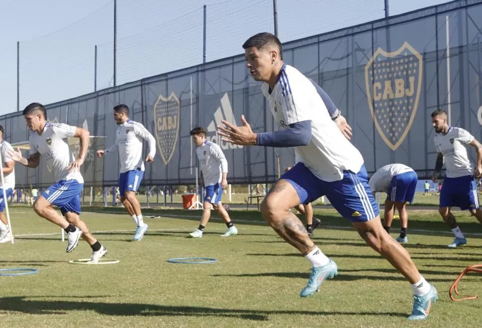 NO SE DETIENE. Battaglia ya tiene la mente en Racing y comenzó a darle forma al equipo titular que jugará mañana. La única duda que tiene es Ramírez o Salvio. 