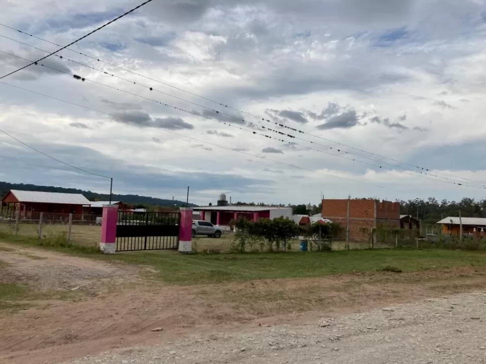 PREDIO EN CONSTRUCCIÓN. El barrio está ubicado sobre ruta 312, camino al Timbó, a 500 m del río Loro. 