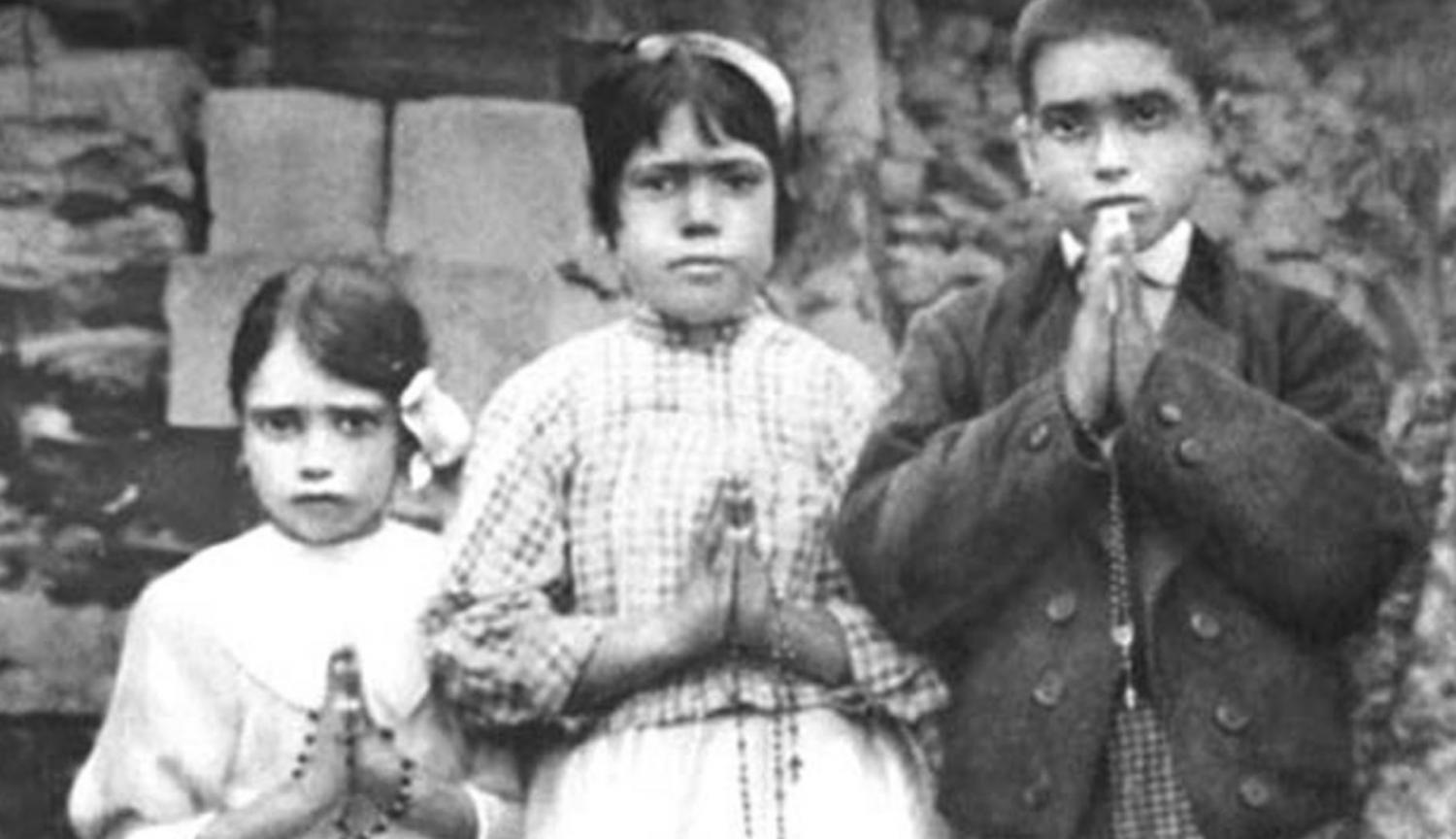 Los tres pastorcitos que vieron a la Virgen María en Fátima