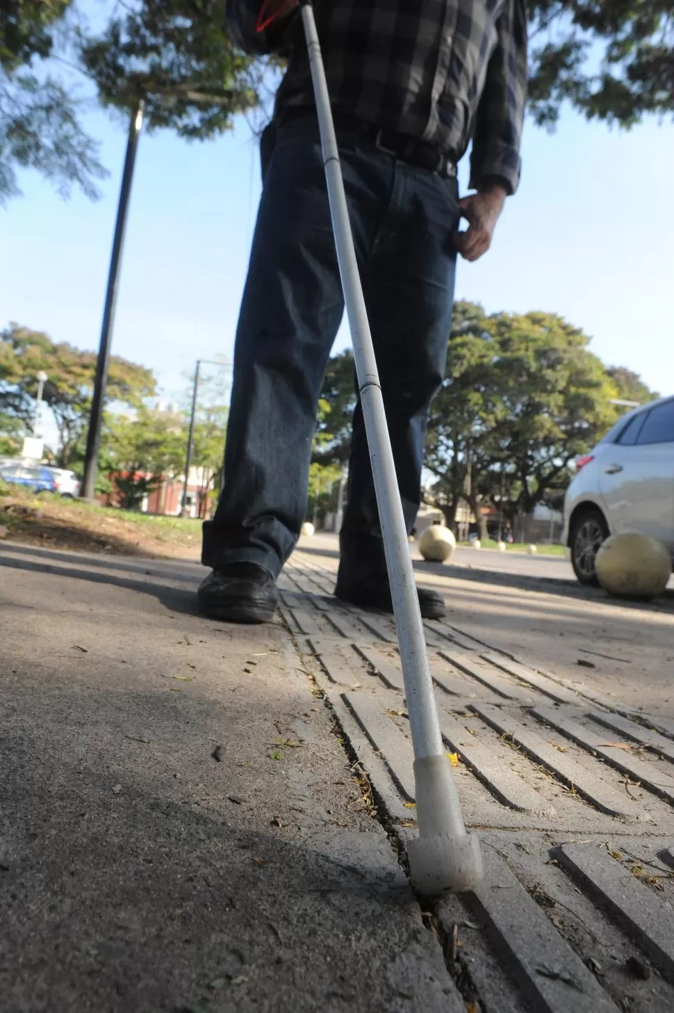GUÍAS PODOTÁCTILES. Estos carriles son una gran ayuda para las personas no videntes. la gaceta / fotos de antonio ferroni