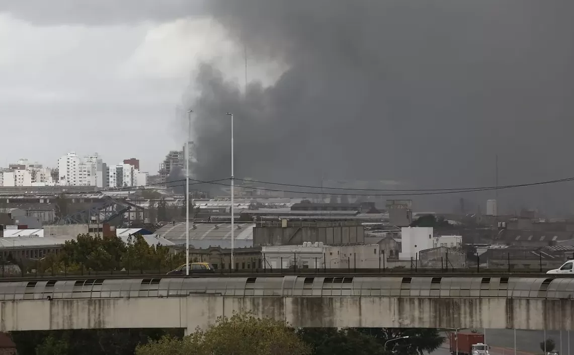 Voraz incendio en Avellaneda