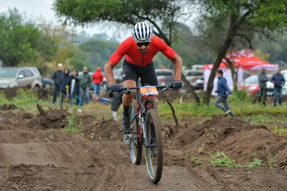 AVANZA A PASO FIRME. Juan Manuel Nardolillo mostró un gran nivel en Raco y volvió a ganar una competencia del Campeonato Tucumano después de 399 días. Fotos gentileza “Marusa” Carranza