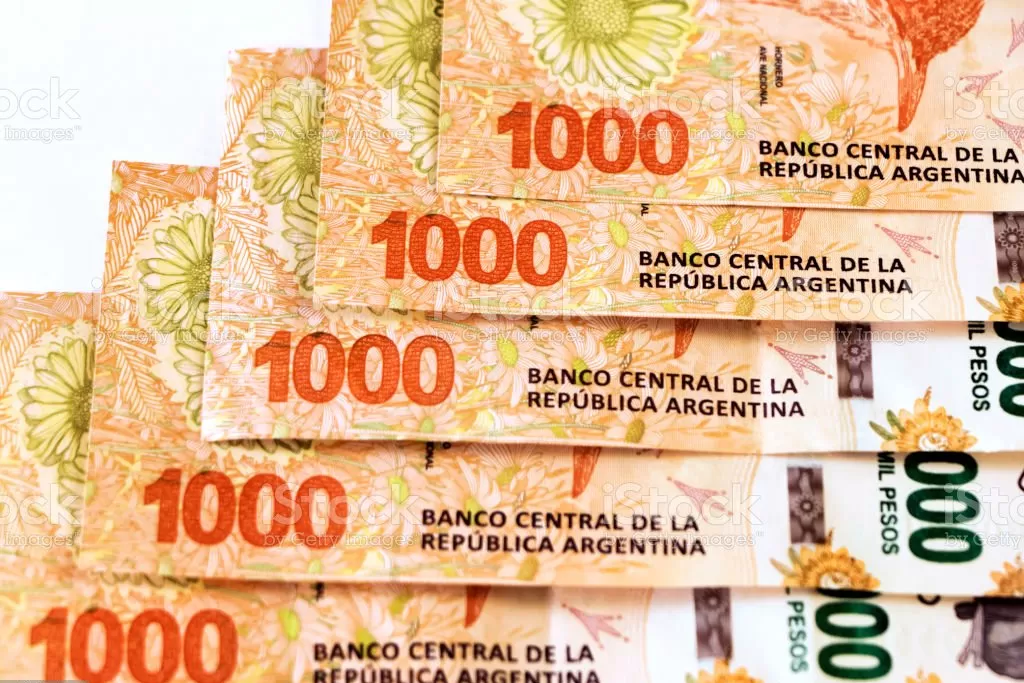 Piden escribir Milei 2023 en los billetes de $1000