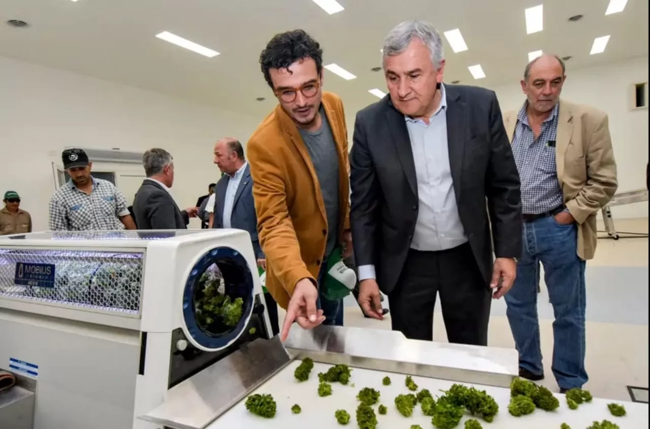 Gastón Morales, junto a su padre, el gobernador Gerardo Morales.