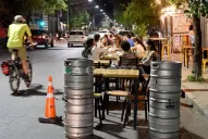 La Municipalidad de la capital busca que los bares tributen por el uso de las calles