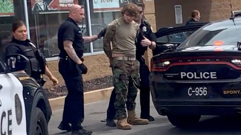 La teoría delirante detrás de los ataques racistas