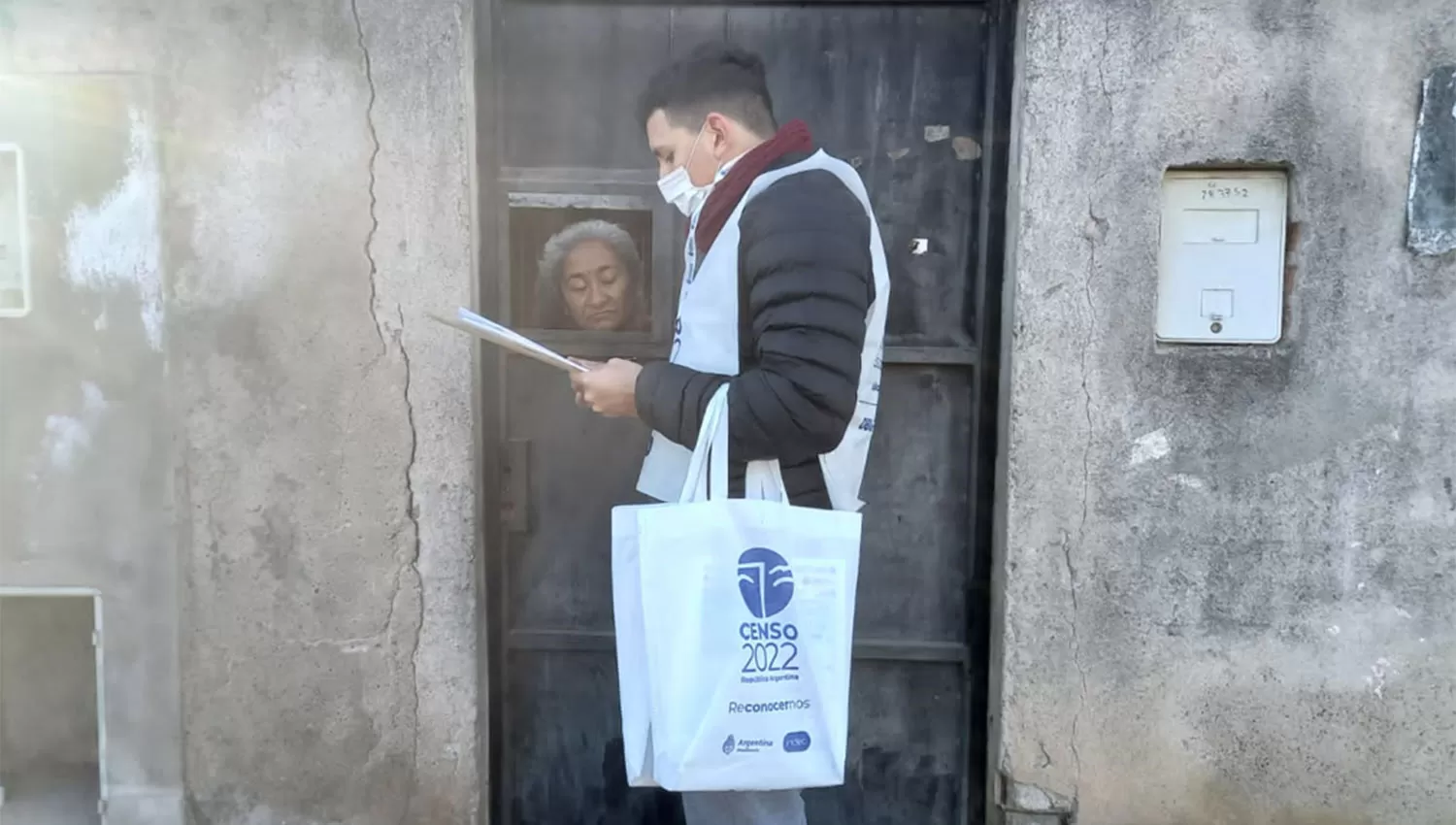 EN CASA. La obligación de los argentinos hoy es esperar el paso de los censistas.