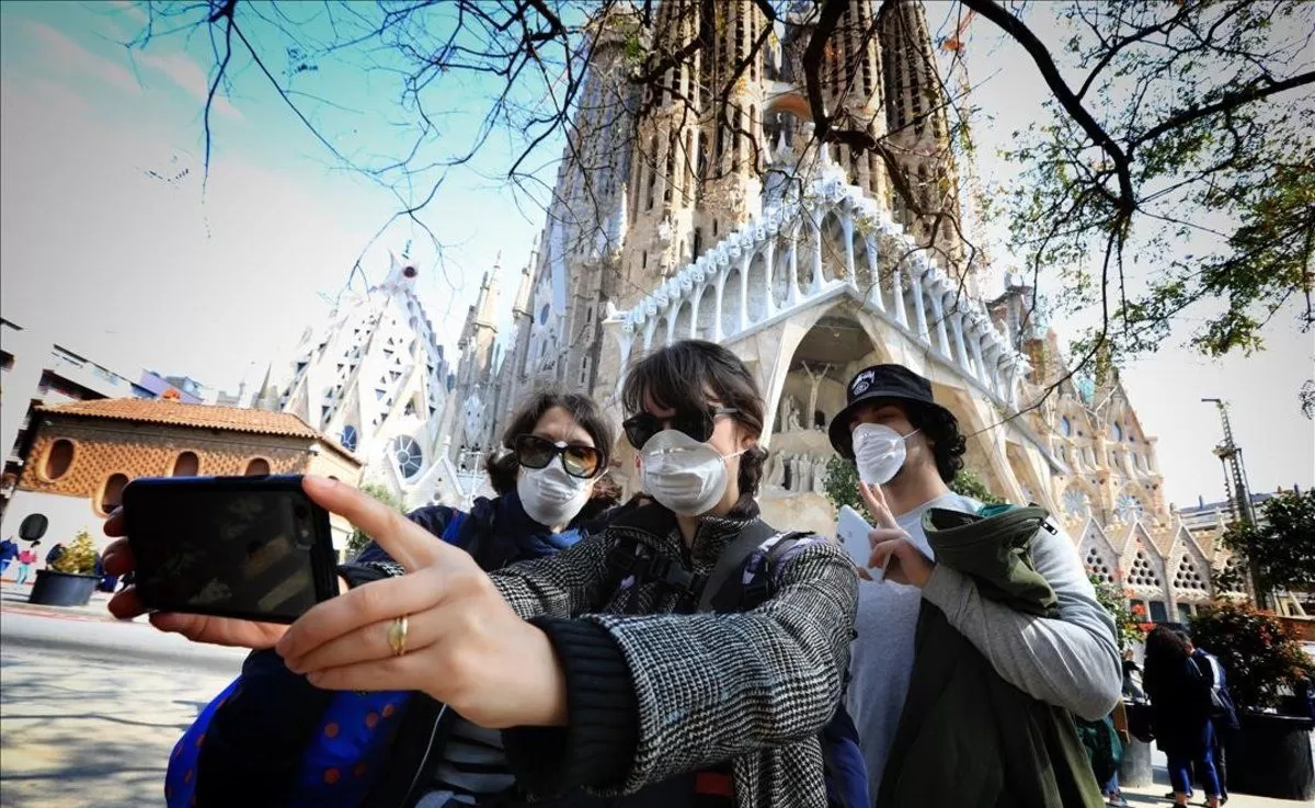 Turistas en Barcelona. Foto elperiodico.com