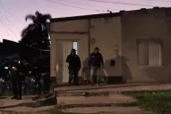 Realizan allanamientos antidrogas en el barrio Villa Luján