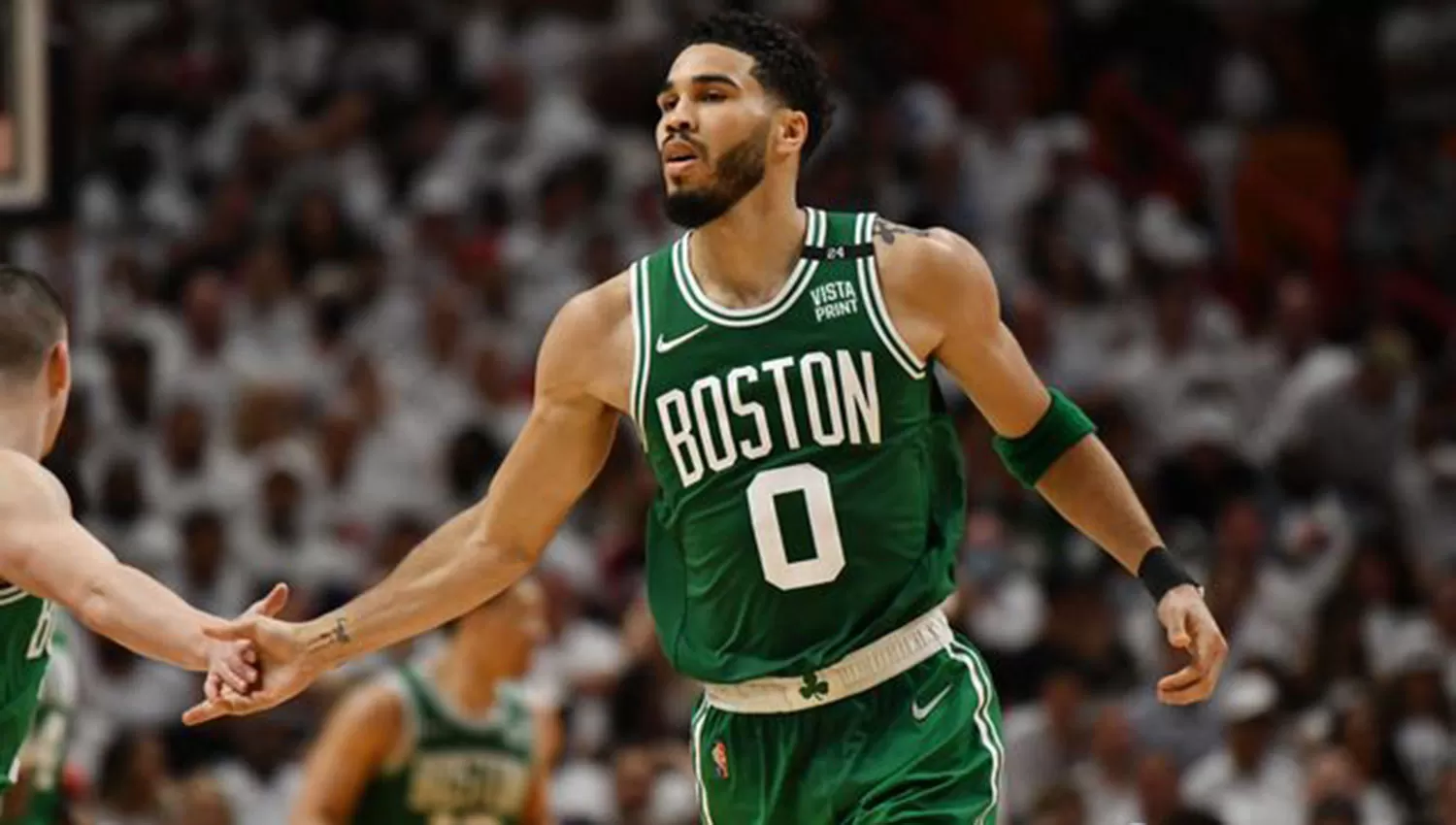 LÍDER. El alero Jayson Tatum fue el máximo goleador de Boston Celtics, con 27 puntos.