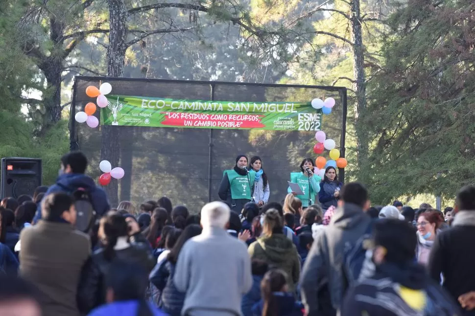 GRAN CONCURRENCIA. En el parque 9 de Julio se caminó, se recolectaron residuos y se celebró la vida sana. LA GACETA / FOTO DE Analía Jaramillo