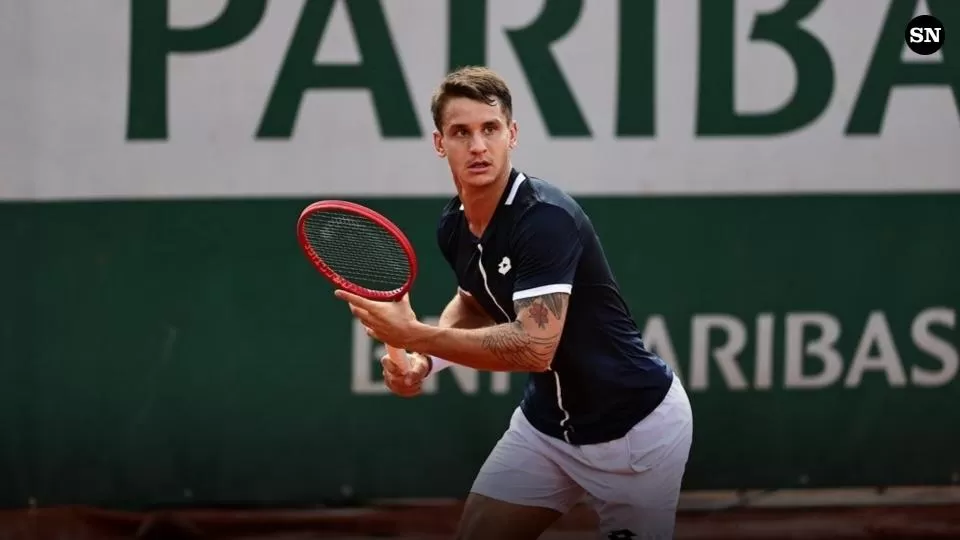 SORPRESA. Camilo Carabelli venció al ruso Aslan Karatsev. Roland Garros