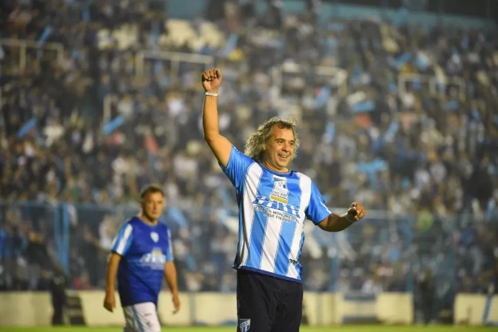 NO PIERDE SUS COSTUMBRES. Tres goles hizo Mauro Amato en el amistoso de viejas glorias. Fue uno de los destacados.  