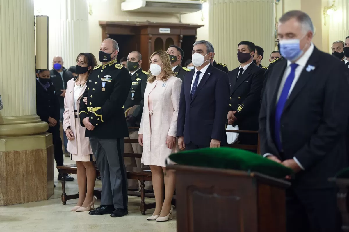 EN EL TEDEUM. El intendente Alfaro, junto a la senadora Ávila; a unos metros, el gobernador Jaldo. Foto: Analía Jaramillo / LA GACETA