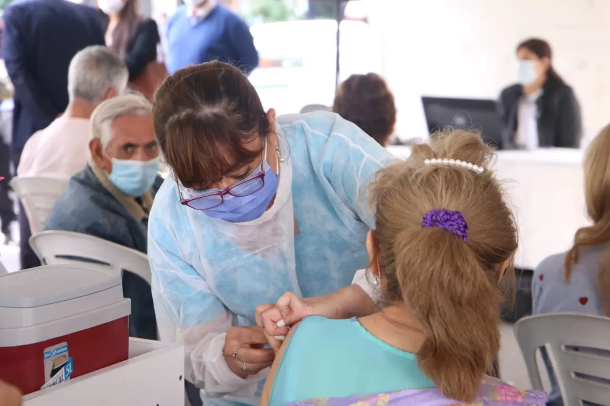 VACUNACIÓN CONTRA EL CORONAVIRUS / FOTO DE PRENSA MINISTERIO DE SALUD