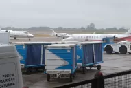 El aeropuerto, estacionamiento de aviones debido a la cumbre de gobernadores