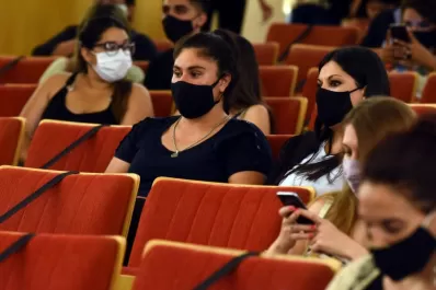 A diferencia de la CABA, Tucumán continuará con el uso oblitagorio del barbijo en lugares cerrados