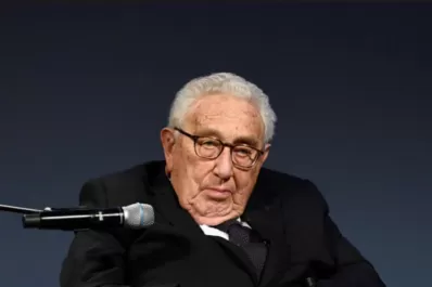 A punto de cumplir 99 años, Kissinger se enredó en una polémica con Ucrania