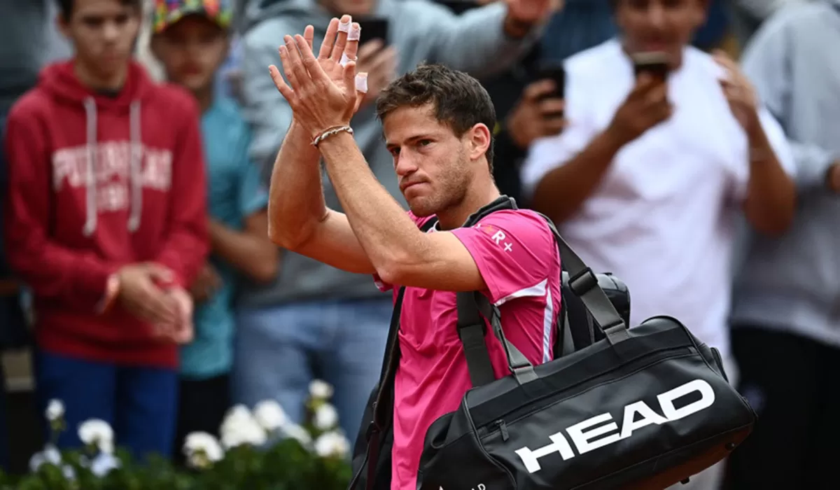 CAÍDA. El argentino Diego Peque Schwartzman (foto) cayó en sets corridos ante Novak Djokovic y se despidió del torneo de Roland Garros.