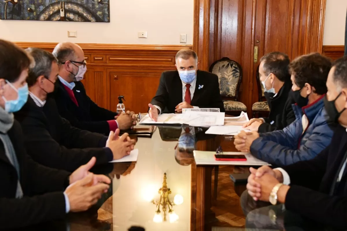 EN CASA DE GOBIERNO. El gobernador Jaldo encabezó la reunión para avanzar con los proyectos de las obras carcelarias para Tucumán. Foto Comunicación Pública