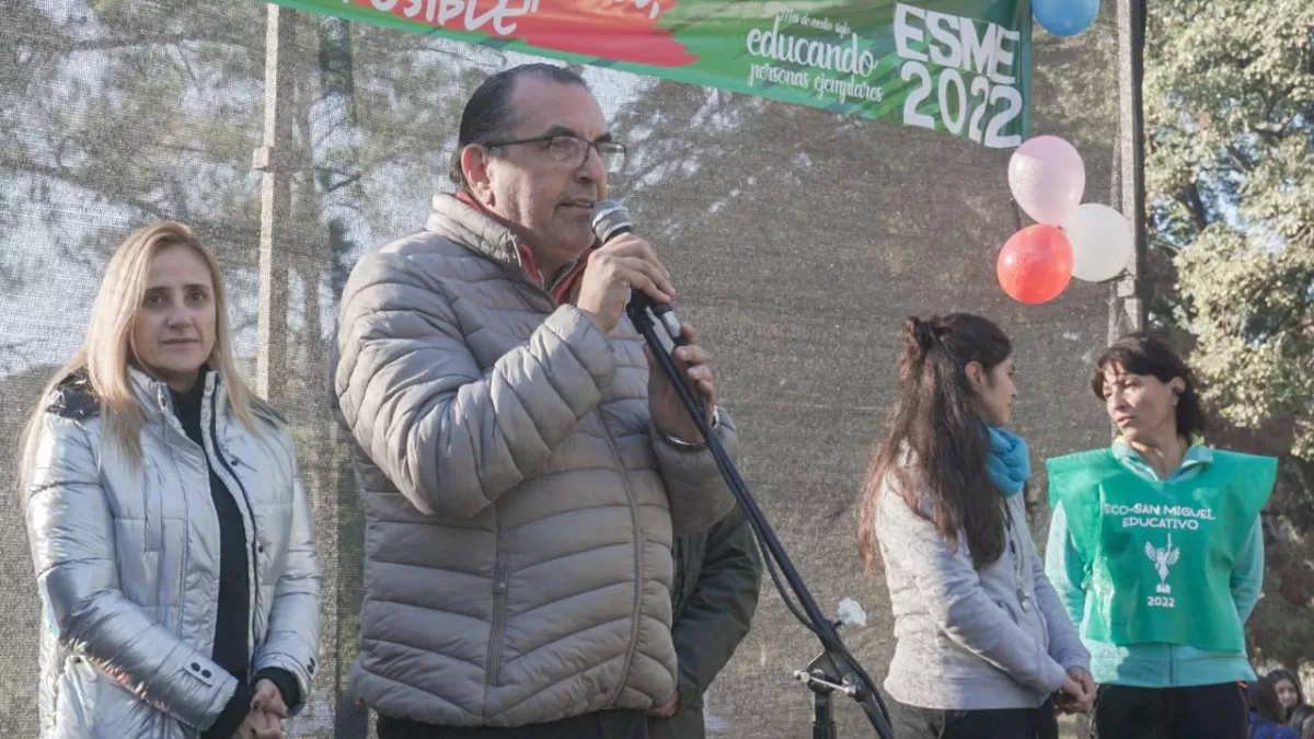 CARLOS ARNEDO, FUNCIONARIO MUNICIPAL, EN UN ACTO. 