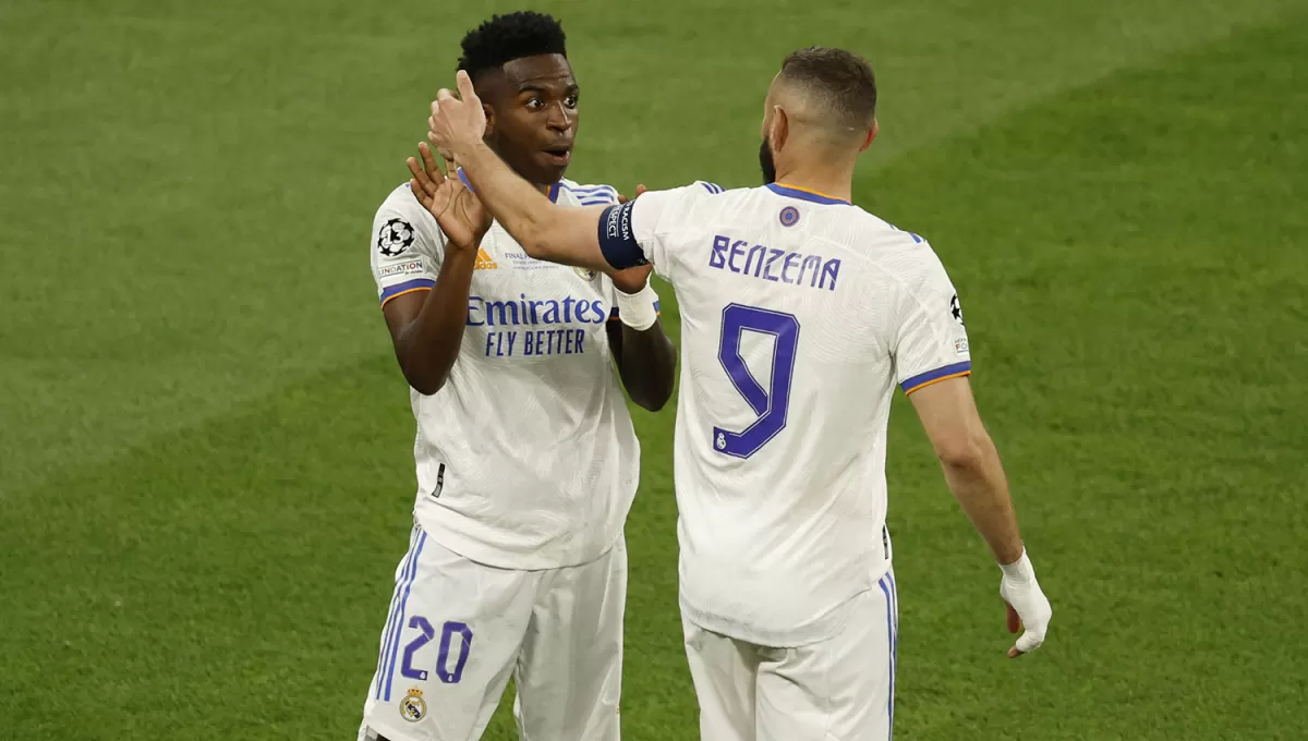 LA DUPLA. Vinícius Júnior y Benzema llevaron a Real Madrid a levantar la Champios.