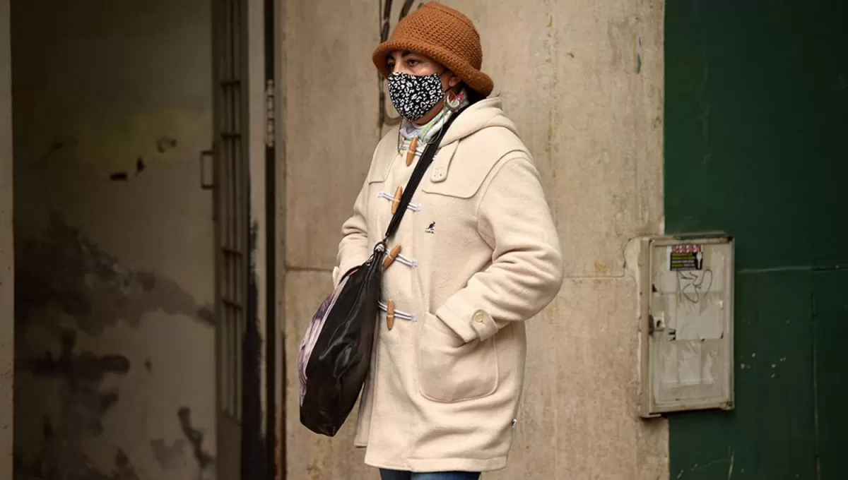MUCHO ABRIGO. En Tucumán la ola polar comienza a hacerse sentir durante las mañanas.
