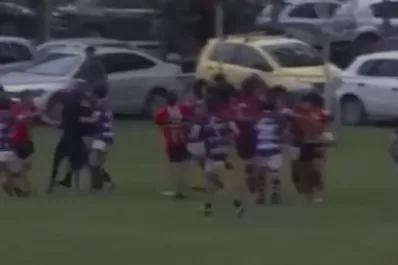 Video: Piñas para todos lados y batalla campal durante un partido del Regional Noa