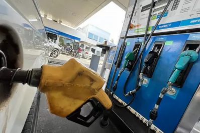 El Gobierno posterga hasta septiembre la suba de impuestos a los combustibles