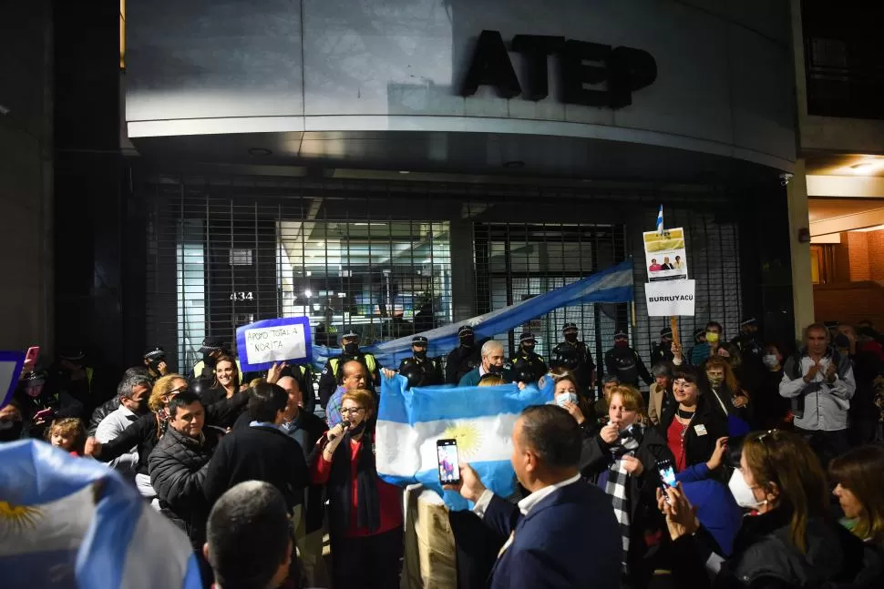 RECLAMO. La Lista Dorada hizo una asunción simbólica el lunes 23.   