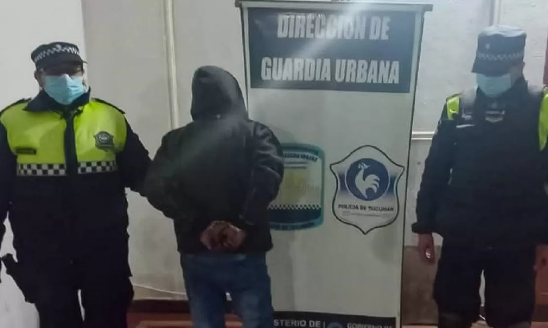 Intentó robar en una casa, y terminó siendo linchado por 10 personas