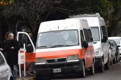Transportistas escolares sufren por el faltante de gasoil: Trabajamos con el Jesús en la boca