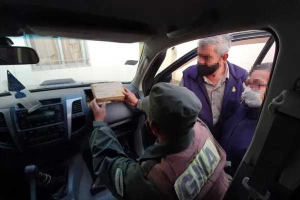 Un hombre transportaba más de 32 kilos de cocaína en su camioneta
