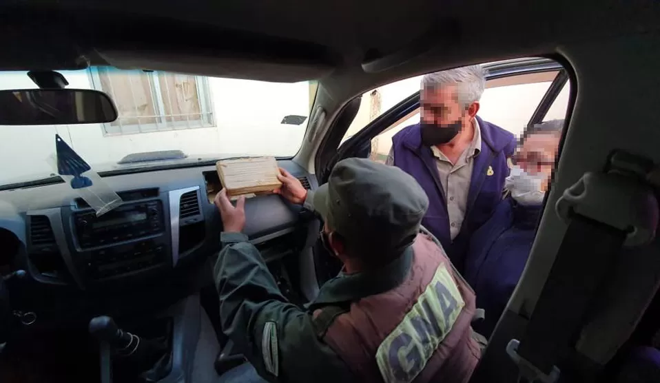 Un hombre transportaba más de 32 kilos de cocaína en su camioneta