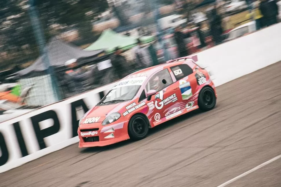 MUY VELOZ. El piloto oriundo de Juan Bautista Alberdi supo acomodarse rápido al Fiat Punto y logró una victoria en el tradicional trazado rafaelino, en apenas y segunda carrera en la categoría. Parque Cerrado