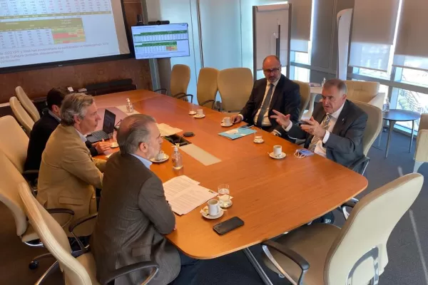 En Buenos Aires, Jaldo pidió a YPF que se fortalezca la importación y la producción local de gasoil