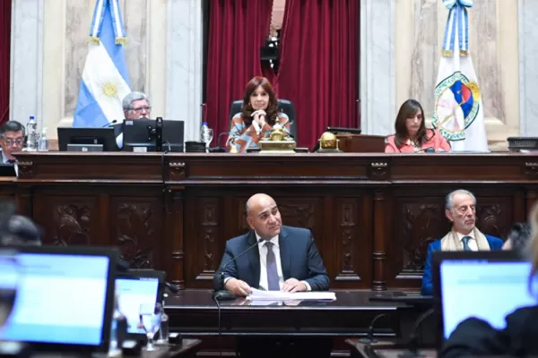 Cristina dejó solo a Manzur antes de que este defendiera el pacto con el FMI