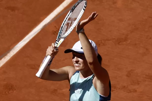 Swiatek arrasó con Kasatkina y es finalista en Roland Garros