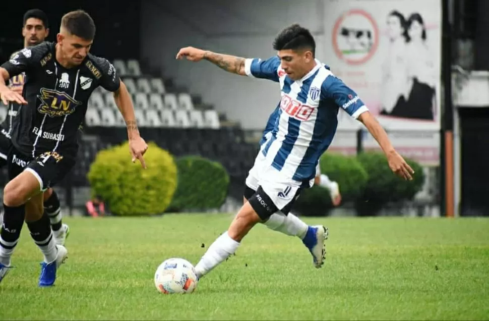 QUEDARÁ EN ANHELO. Oyola sorprendió a De Muner, cuando Tristán Suárez visitó La Ciudadela. Para el DT Llop es una pieza inamovible y seguirá en el plantel. instagram@davidnieva95