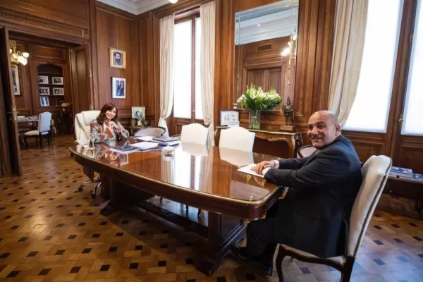 Un gesto político en medio de la interna oficial