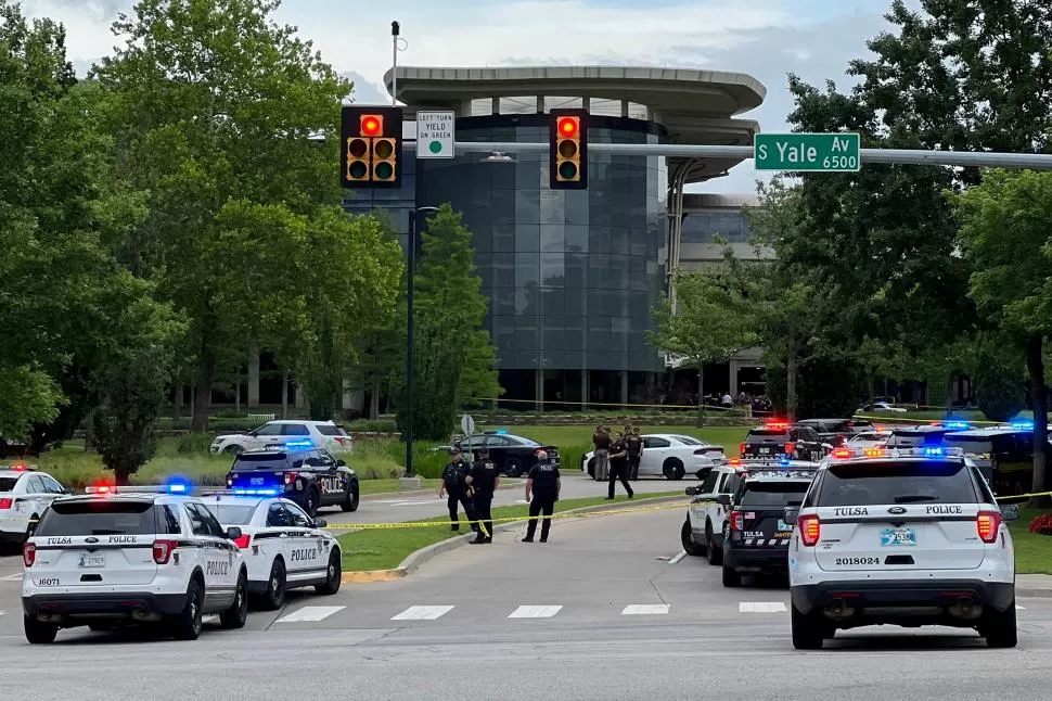 TULSA. La zona del hospital Saint Francis fue cerrada, tras el tiroteo.  