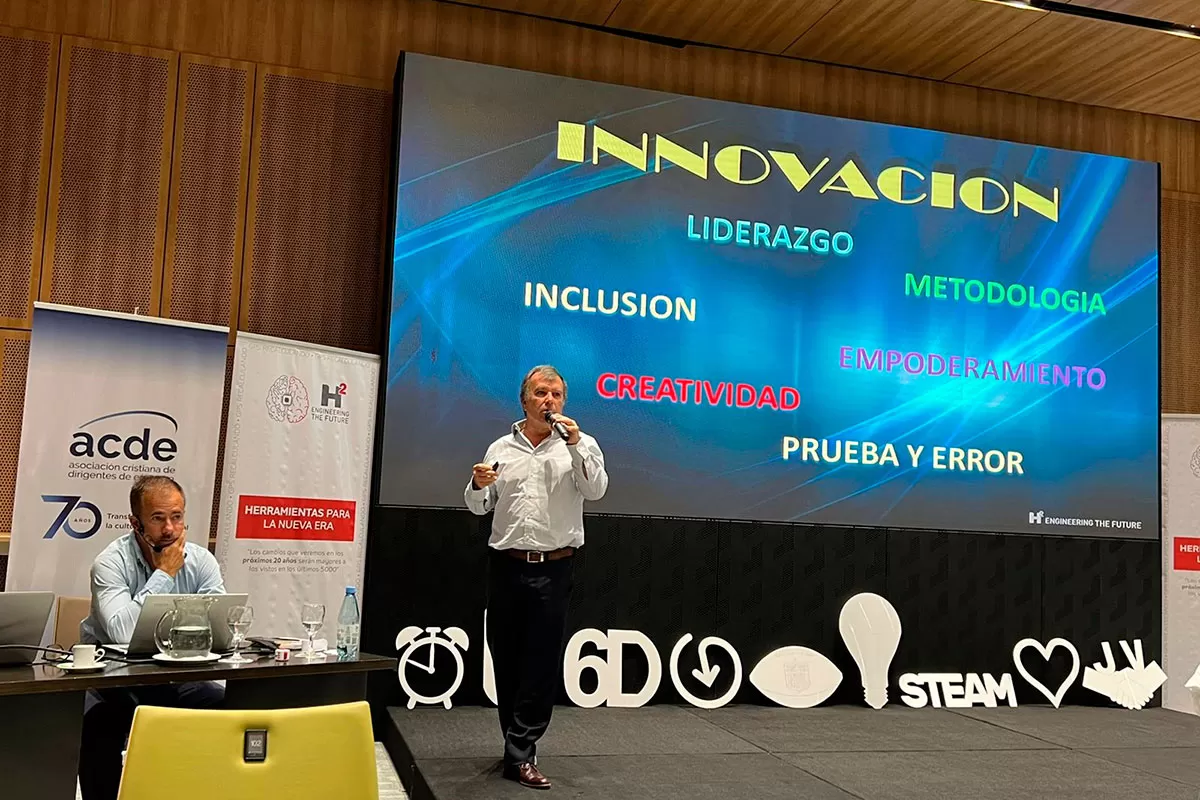 Todas las empresas tienen que entrar en el proceso de innovación, subraya Huergo.