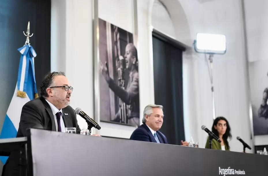 EN RUEDA DE PRENSA. Matías Kulfas, junto al presidente Alberto Fernández. Foto de Twitter @KulfasM